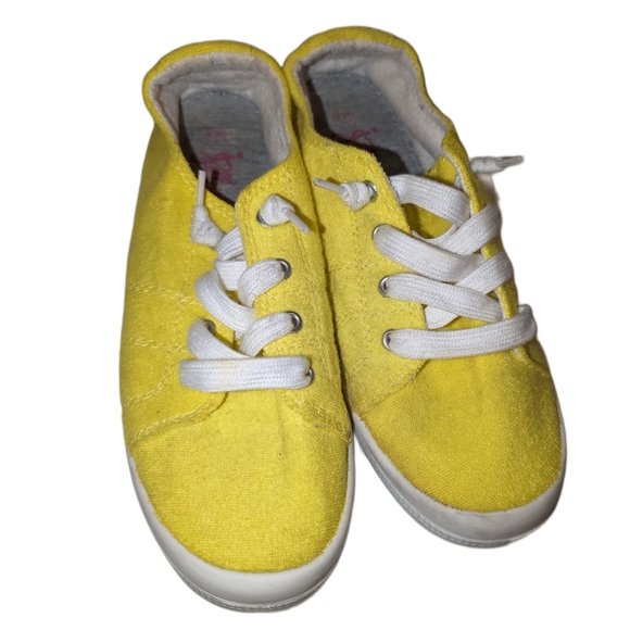 ๐ 3/$15 - Jellypop Yellow Terry Cloth Sneakers, Women's Size 9.5 - Picture 2 of 7